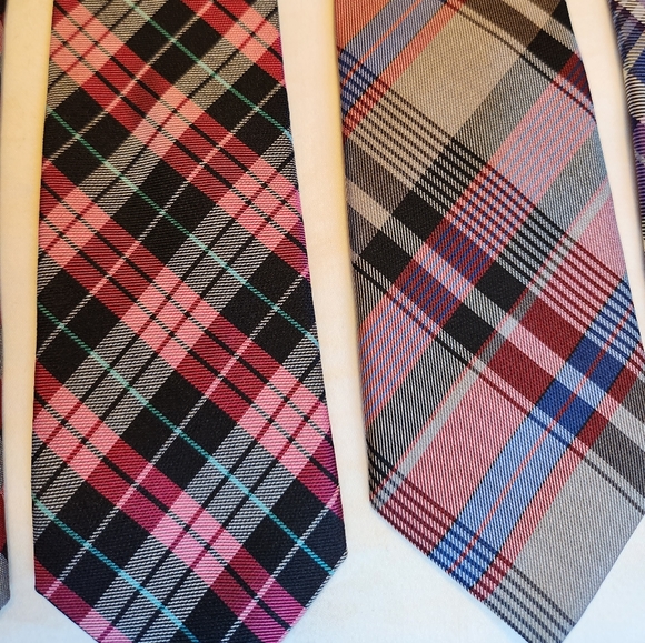 Assorted ties - Picture 16 of 16